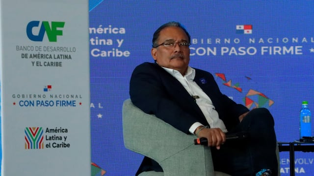 Andrés Mijes destaca modelo digital de Escobedo en foro internacional