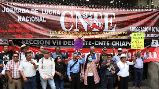 Plantón de la CNTE en el Zócalo CDMX hoy 2 de junio: Maestros se reúnen con Rosa Icela Rodríguez; mantienen bloqueo en Secretaría de Gobernación