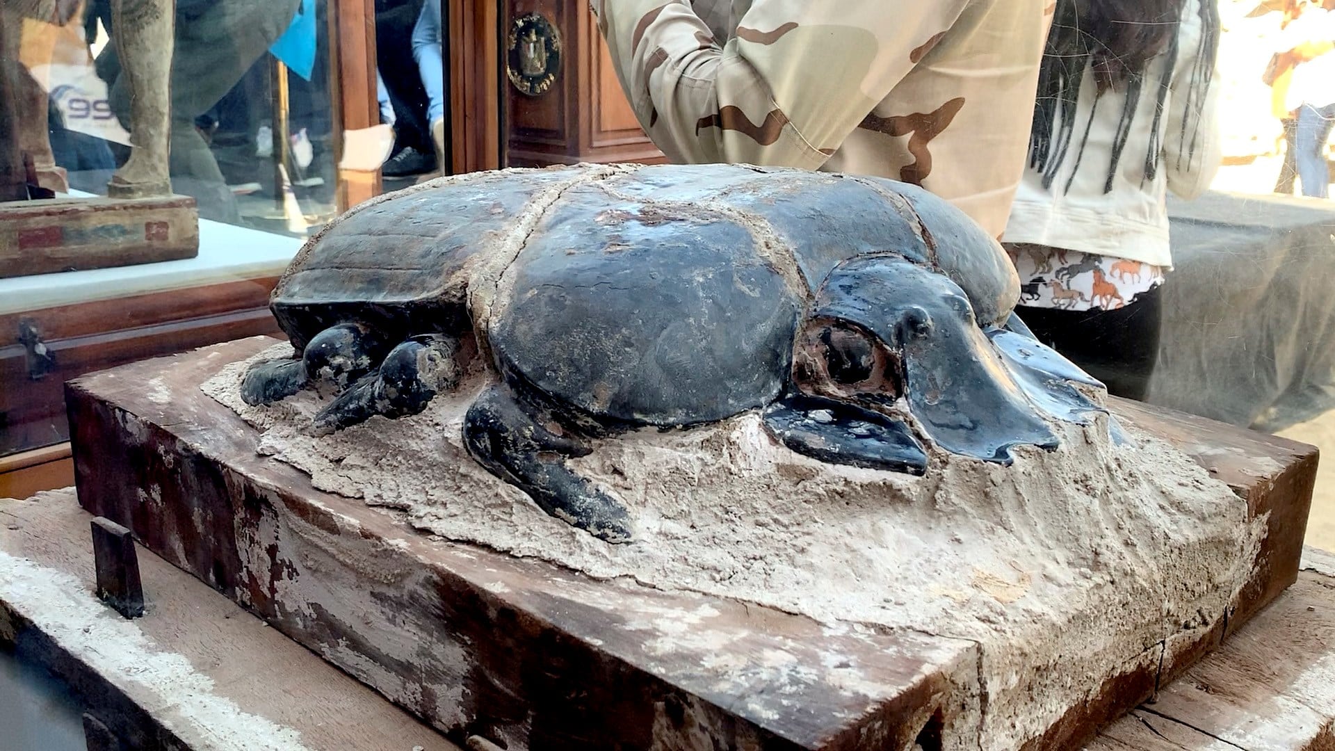 Encontraron cocodrilos, leones y pájaros momificados