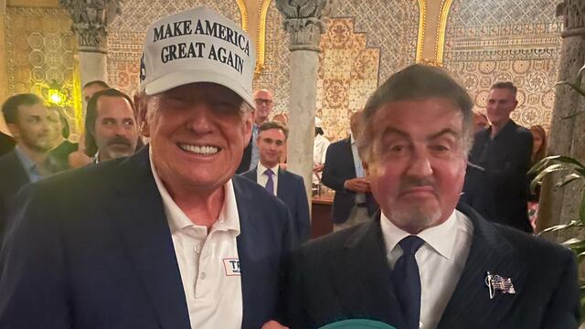 Sylvester Stallone regala el cinturón verde de boxeo a Donald Trump