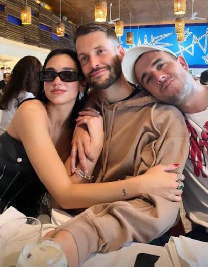 Simon Porte Jacquemus y Dua Lipa