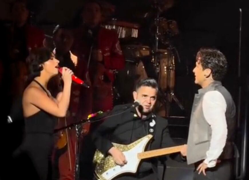 Ángela Aguilar y Christian Nodal cantaron Como la Flor en Puerto Rico