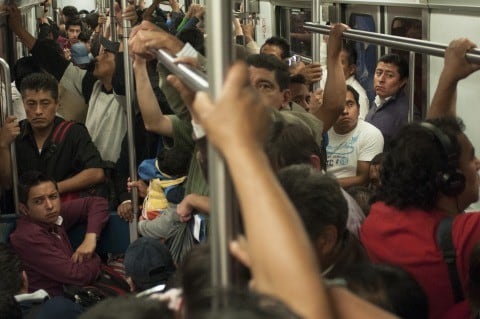 Usuarios atrapados en la Línea B del metro