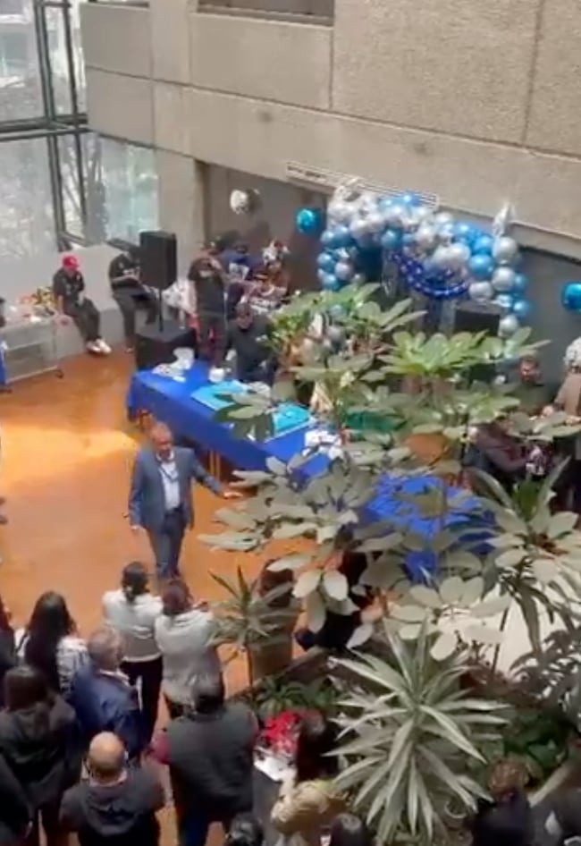 Director de RH arma fiesta de cumpleaños en oficinas de la SEP