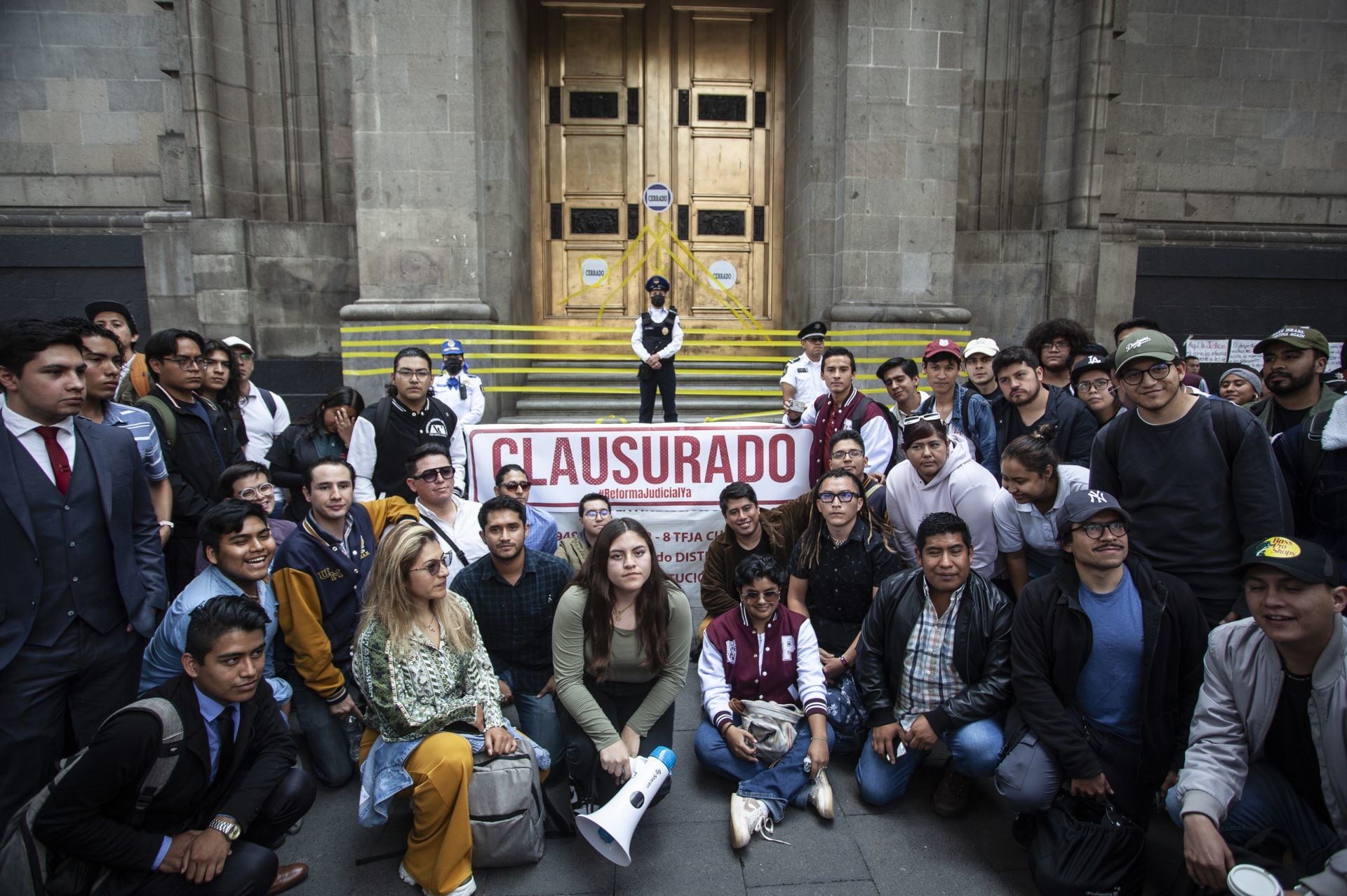 Clausuran simbólicamente la SCJN