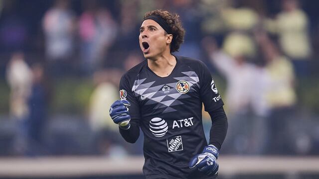Ochoa celebra en un partido de América