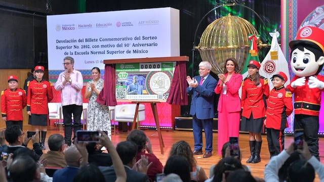 LOTENAL presentó un billete conmemorativo por el 90 aniversario de la Escuela Normal Superior de México.
