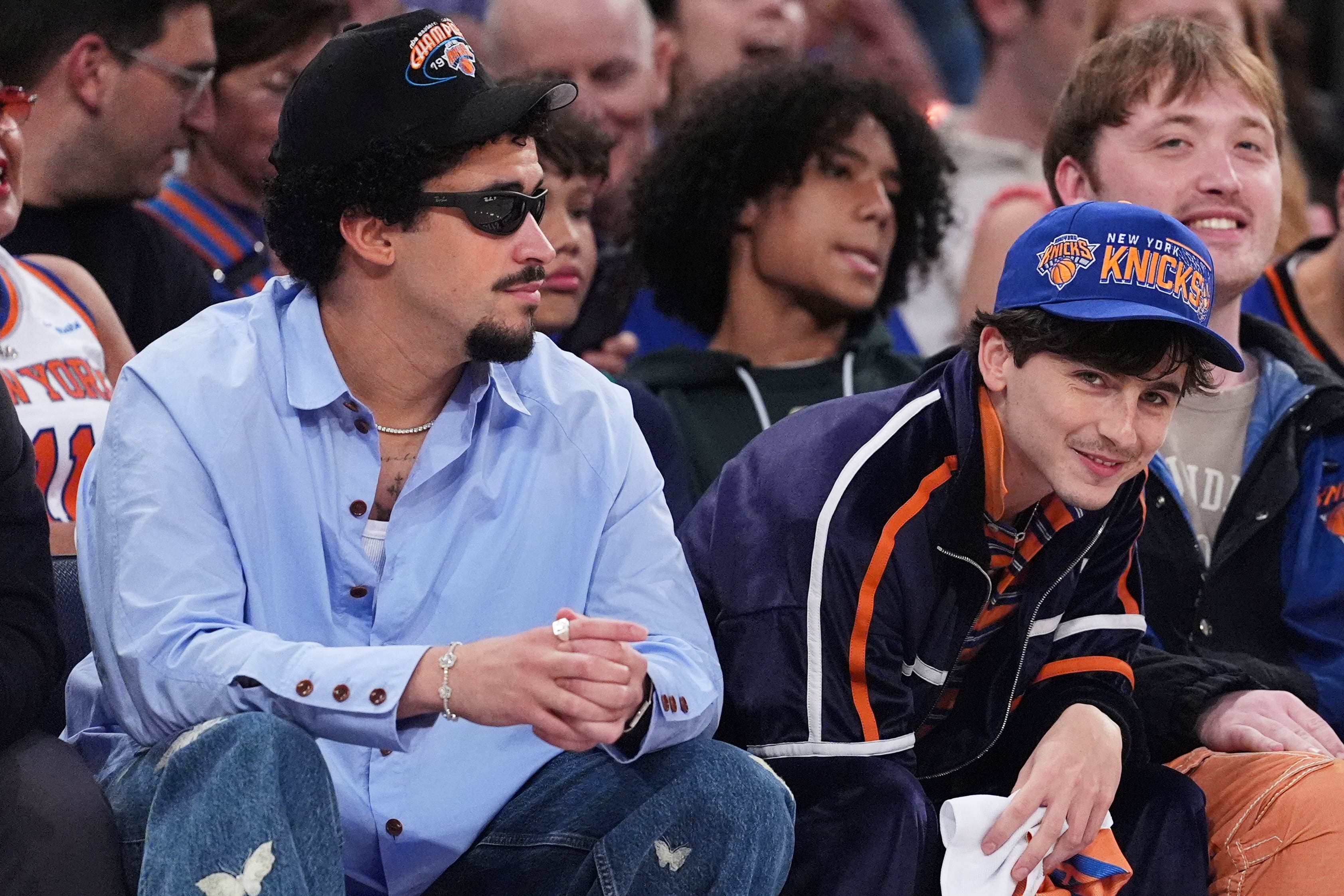 Bad Bunny y Timothée Chalamet en el Knicks vs Celtics.