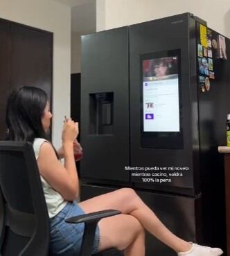 Se compró un refri de 100 mil pesos sólo para ver Betty, la fea mientras cocina