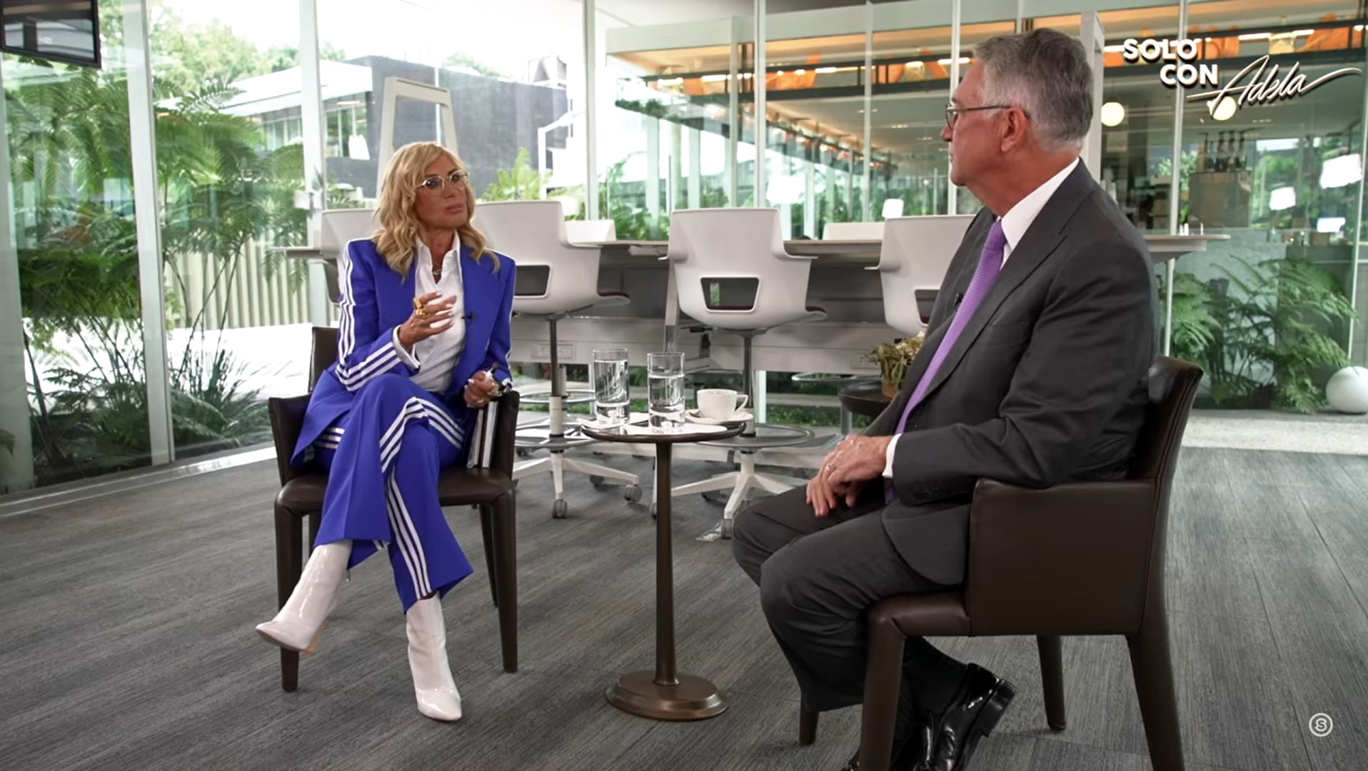 Ricardo Salinas Pliego emitió comentarios transfóbicos y clasistas en entrevista con Adela Micha