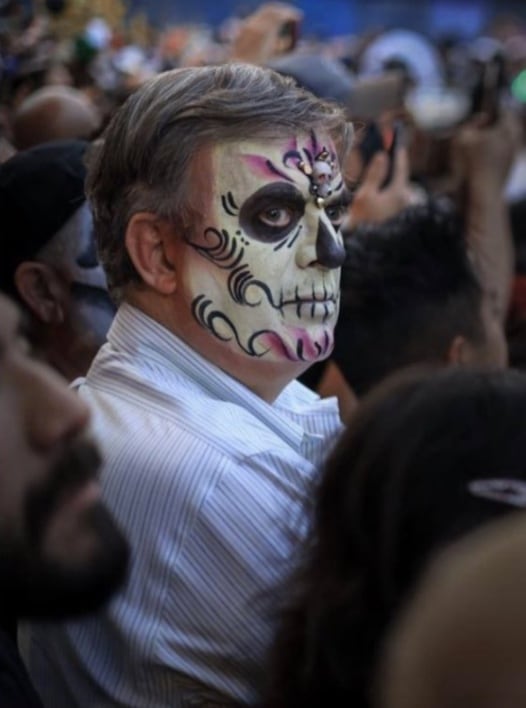 Marcelo Ebrard, pintado de calavera