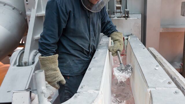 El nuevo método para la producción de aluminio libera oxígeno, en vez de gases de efecto invernadero, durante el proceso de fundición.