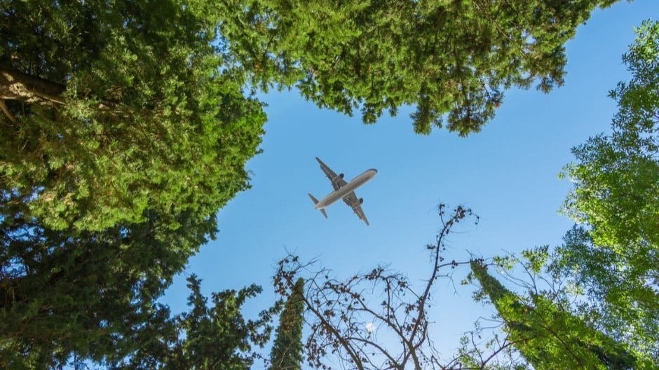 Los gobiernos deben fortalecer sus políticas sobre emisiones de GEI en la aviación