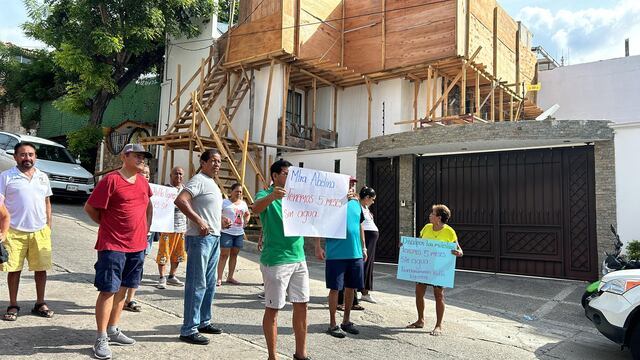 Se manifiestan frente a casa de Abelina López por falta de agua