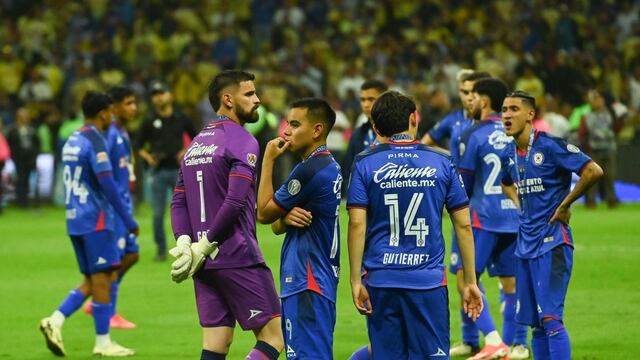 Jugadores de Cruz Azul tras perder la final contra América.
