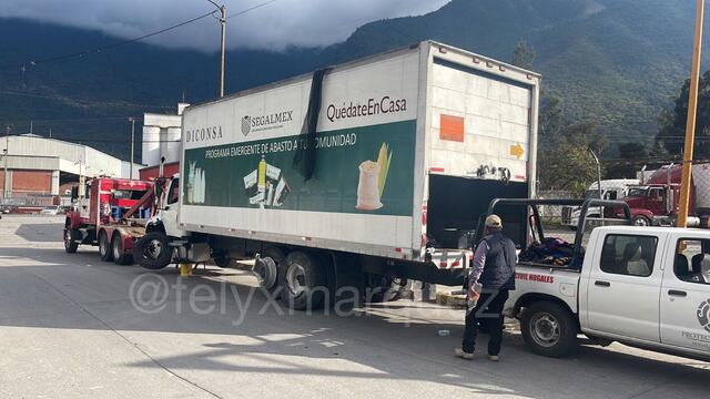 Tráiler con logo de Segalmex transportaba migrantes