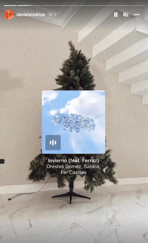 Daniela Rodrice muestra su icónico árbol de navidad.
