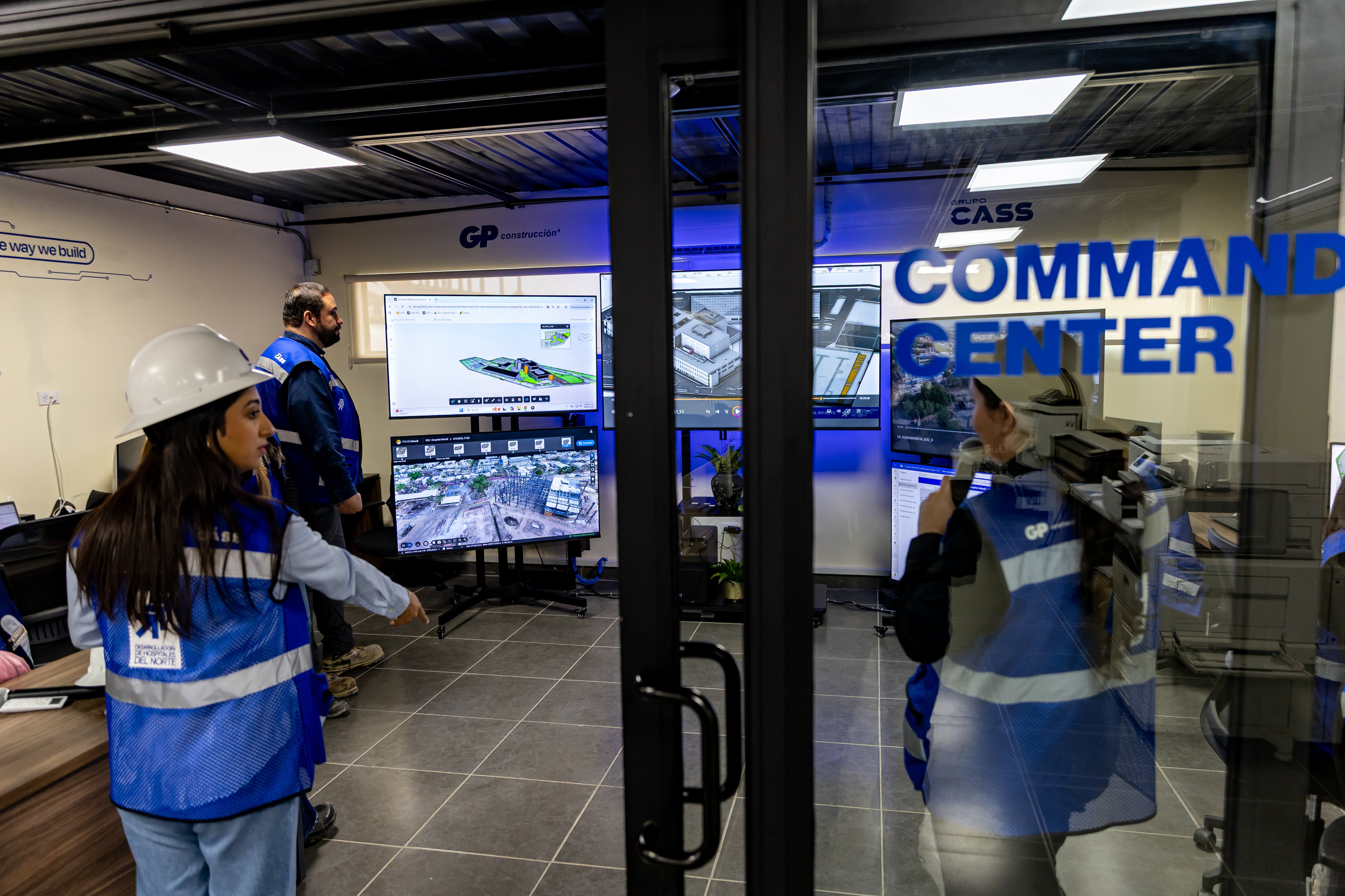 Samuel García y Mariana Rodríguez supervisan el nuevo Distrito Infantil