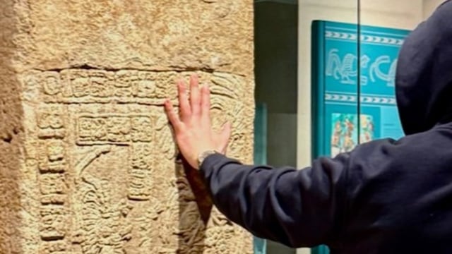 INAH aclara foto viral de Bad Bunny en el Museo Nacional de Antropología