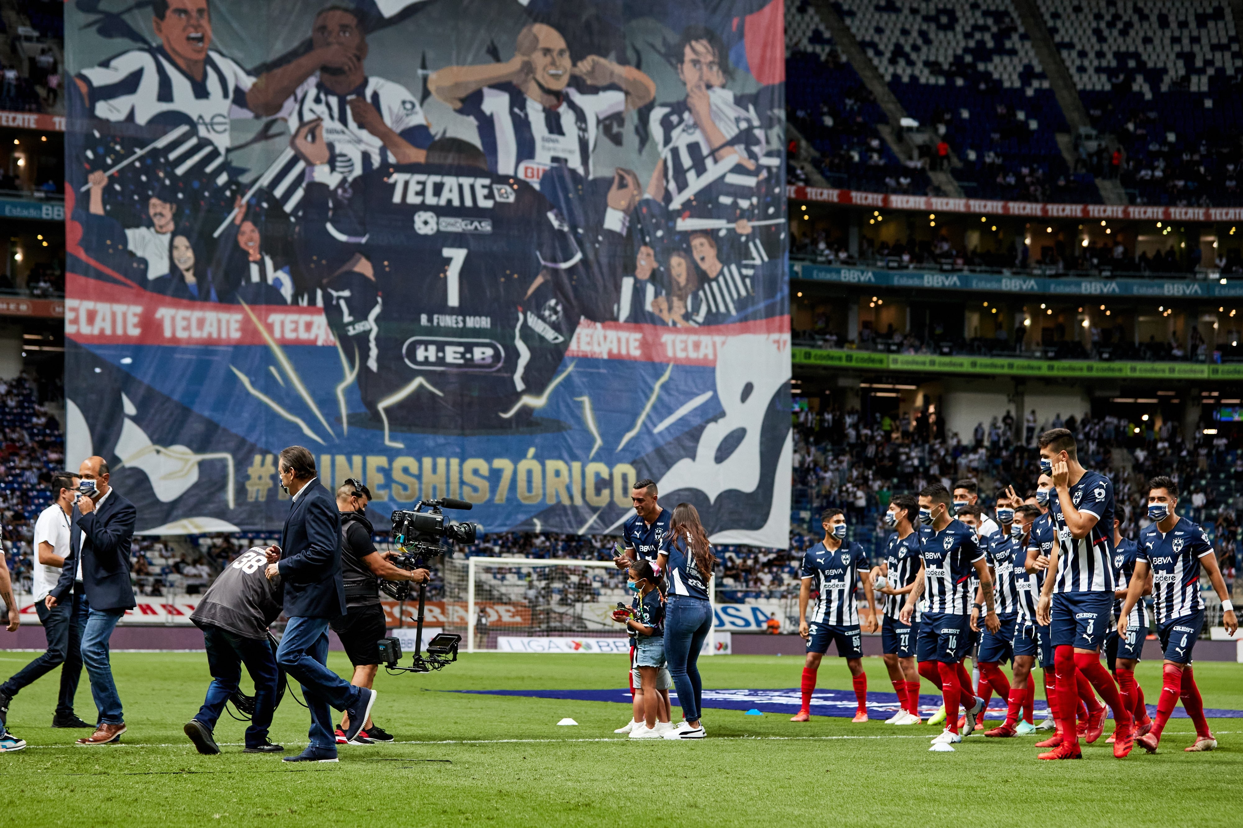 Rogelio Funes Mori recibió un homenaje previo al duelo vs Chivas