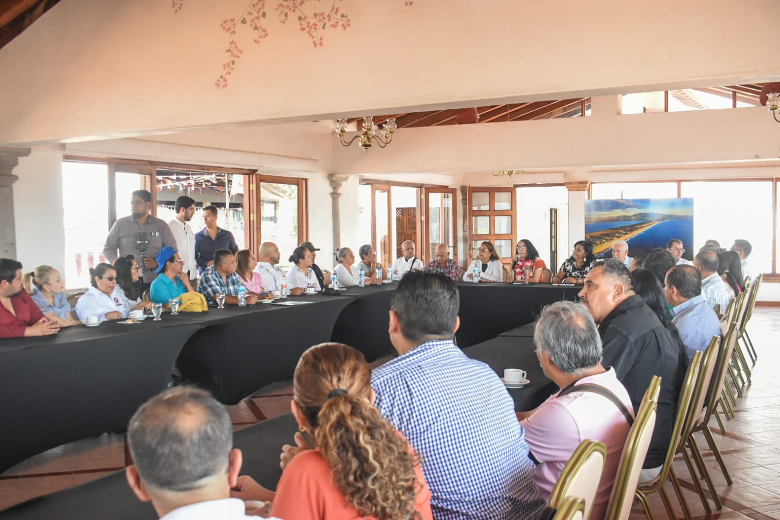 Esthela Damián suma respaldo de sectores productivos durante visita a Taxco.