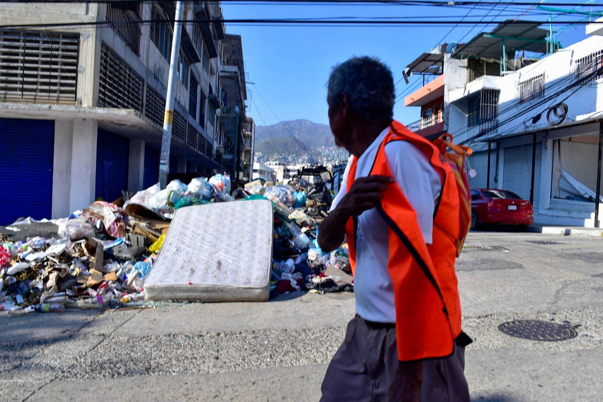 Acapulco a 24 días del paso de huracán Otis