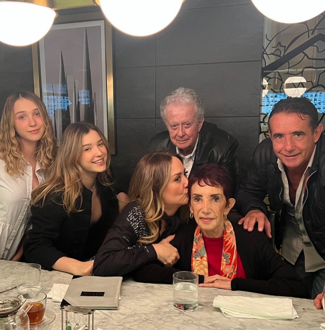 Andrea Legarreta y su familia