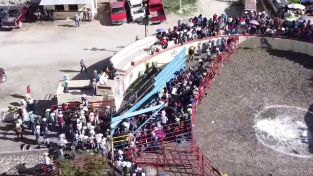 Se desploman gradas en lienzo charro del municipio Alaquines, San Luis Potosí