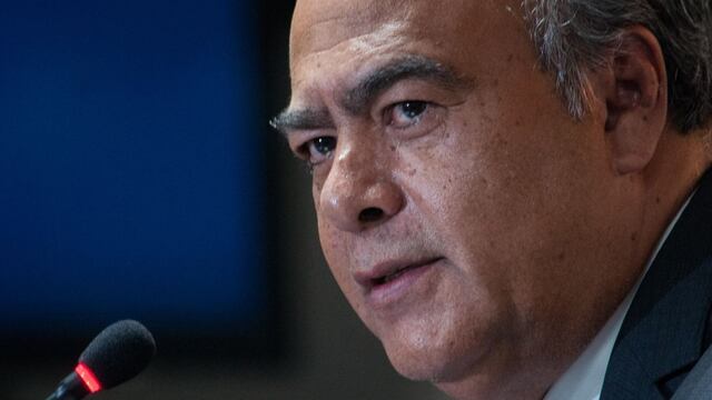 Raymundo Collins, ex titular de Vivienda, buscado por la justicia