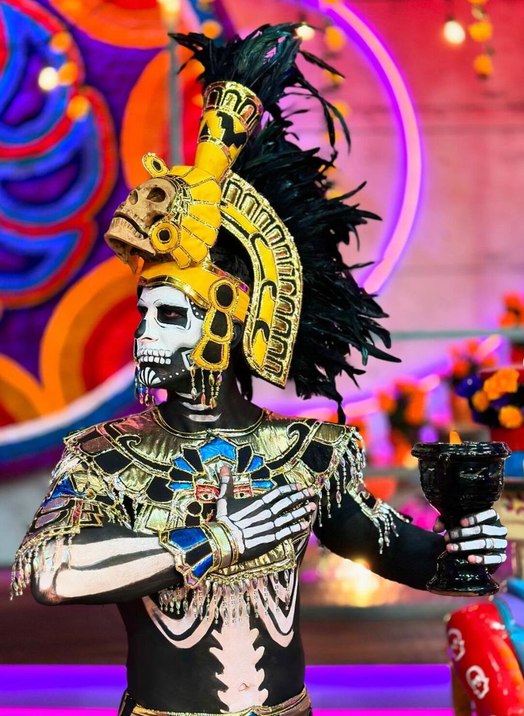 Kike Mayagoitia como Guerrero Azteca en Venga la Alegría