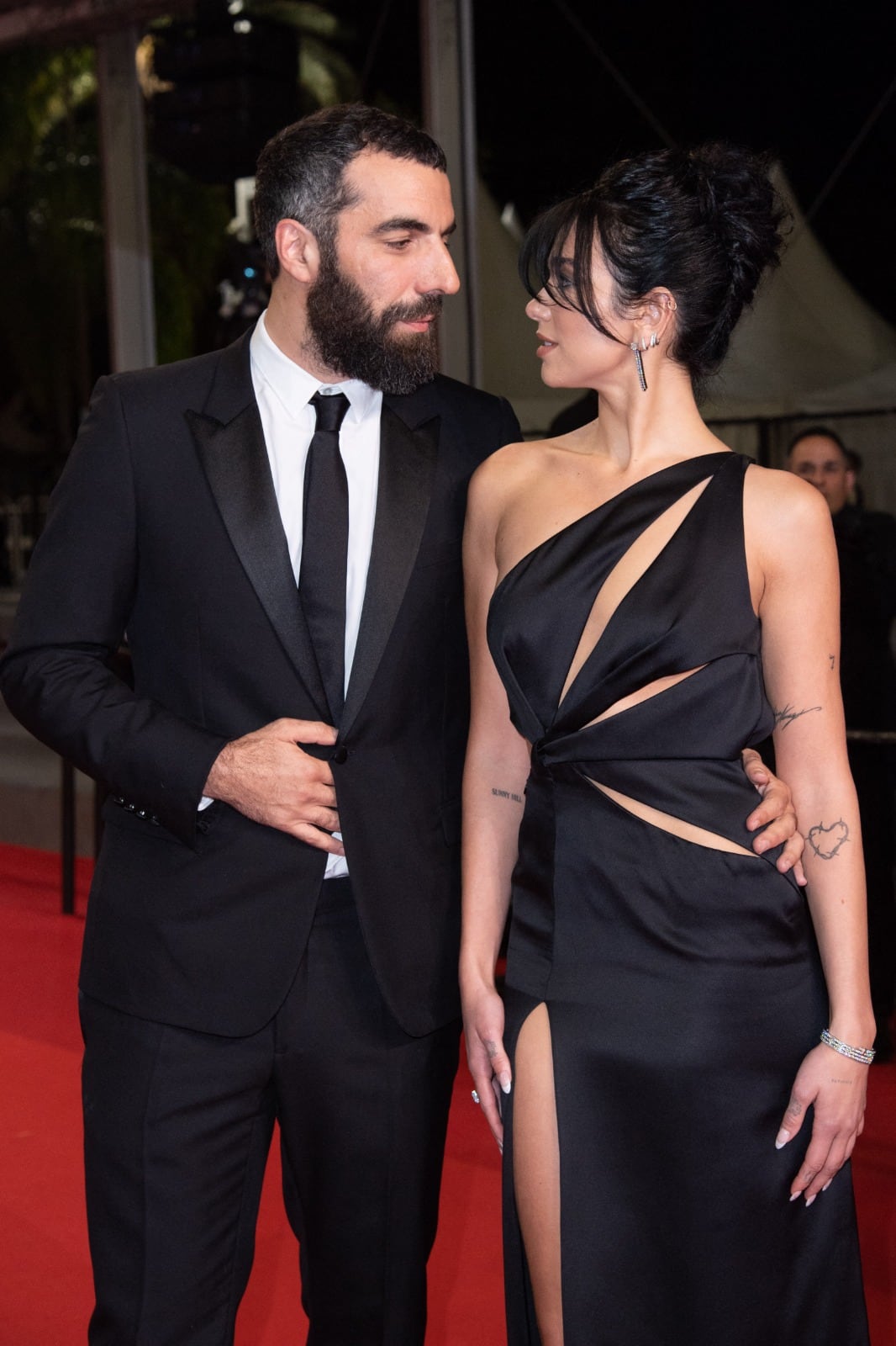 Dua Lipa y Romain Gravas fueron captados agarrados de la mano en Festival de Cine de Cannes