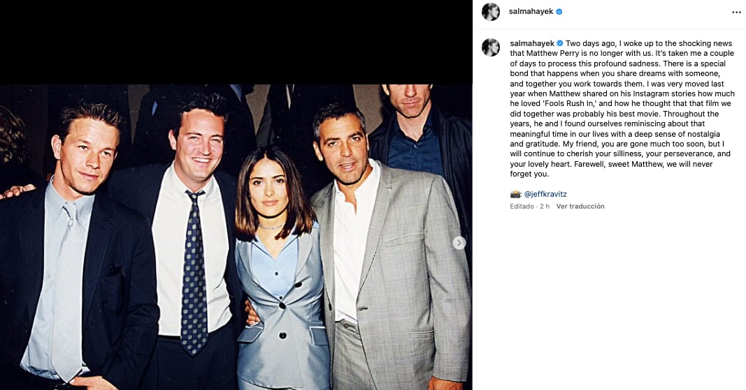 Salma Hayek rinde homenaje a Matthew Perry