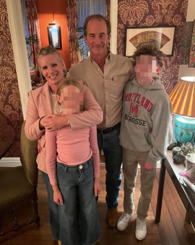 Andrew Cabot junto a su familia