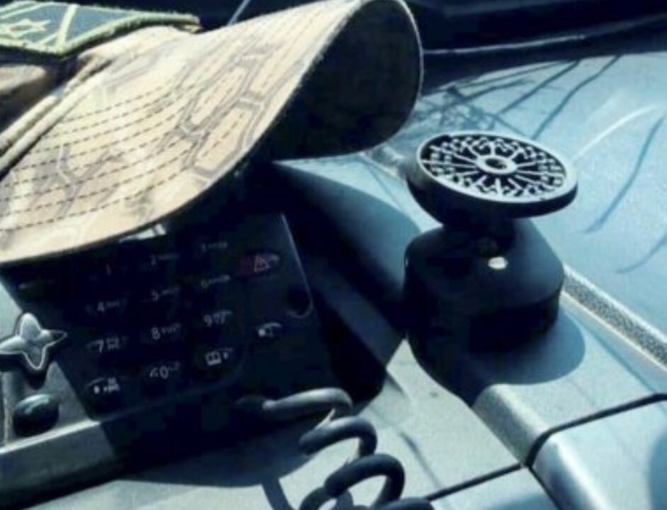 Los agresores portaban uniforme militar y equipo táctico.
