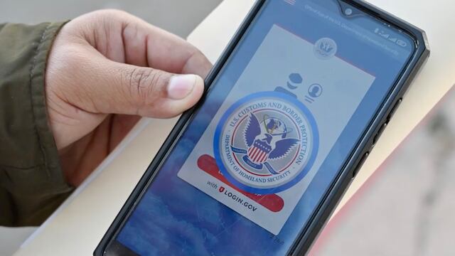 Estados Unidos anuncia app para "auto deportación" de migrantes.
