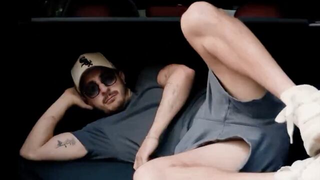 Alan Mozo en la cajuela de su camioneta