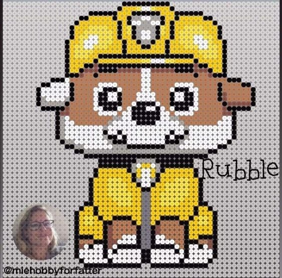 Rubble de Paw Patrol en punto de cruz