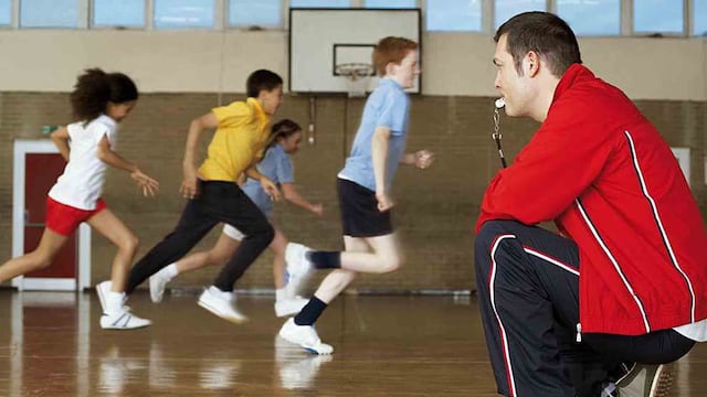 ¿Alcanza el sueldo de un maestro de Educación Física de la SEP? Te decimos