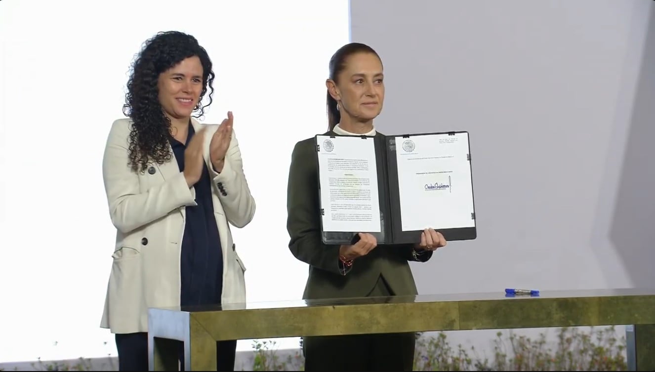 Sheinbaum firma decreto para proteger a menores en plataformas digitales