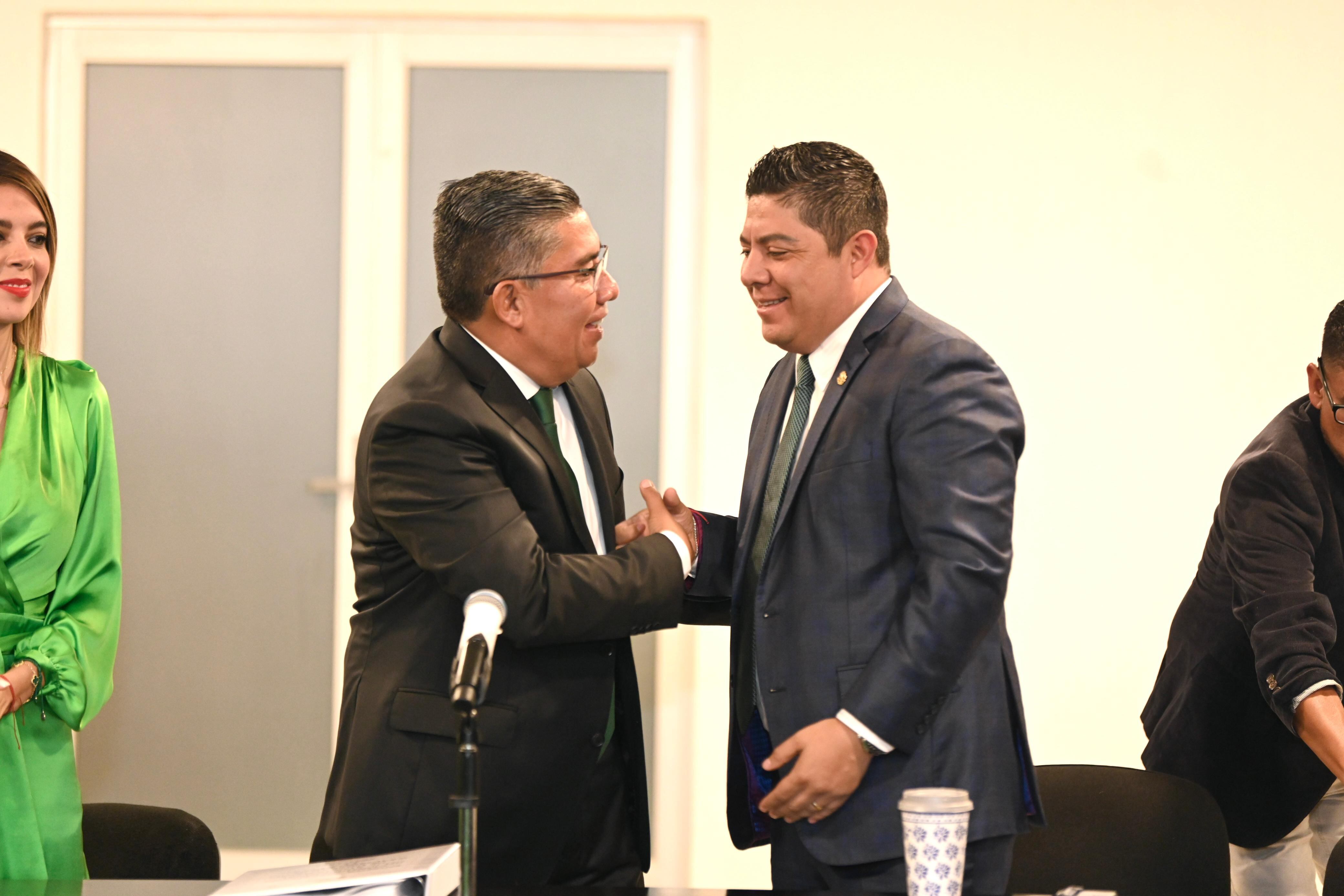 Ricardo Gallardo Cardona refrenda apoyo a Soledad de Graciano Sánchez y su nuevo alcalde.