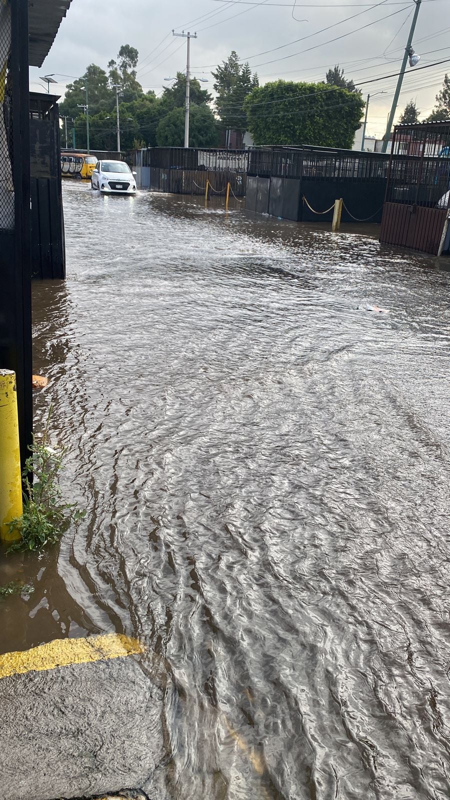 Fuga de agua en Iztapalapa/Twitter