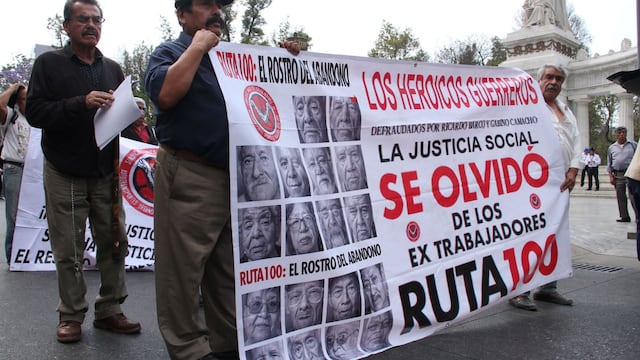 Extrabajadores de Ruta 100 bloquean Fiscalía CDMX