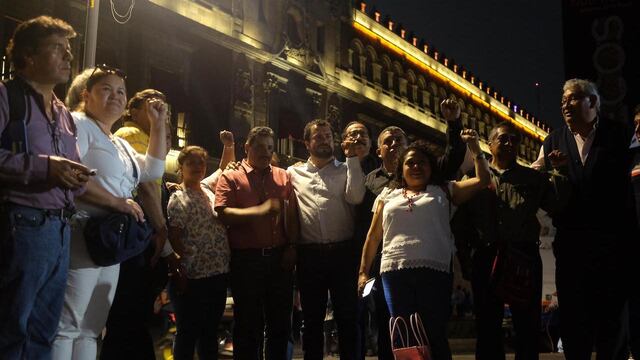 Salida de reunión de CNTE con AMLO. Éxito.