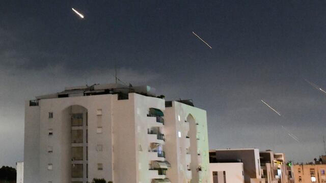 Irán ataca a Israel