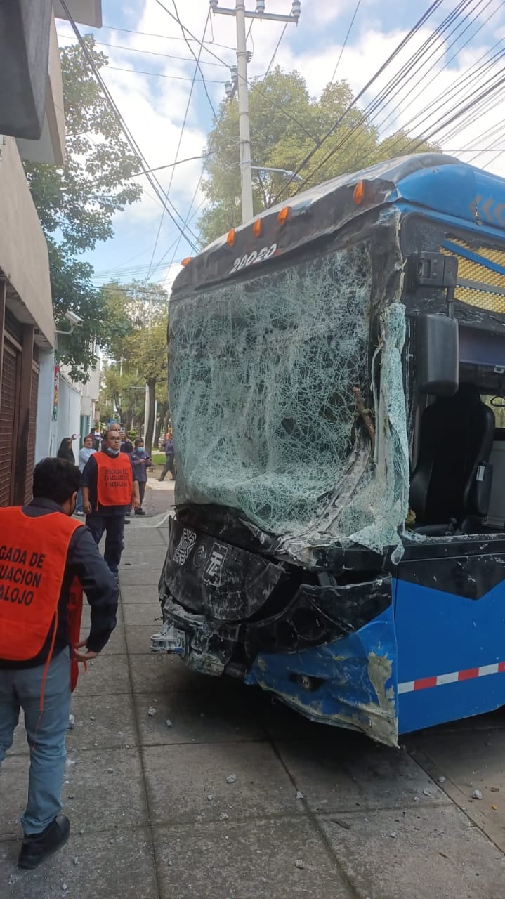 Choque de trolebús en Eje 7, Iztapalapa