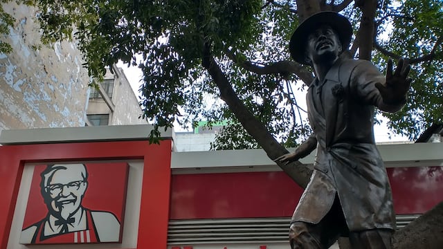 Estatua de Tin-Tan en la Zona Rosa de CDMX