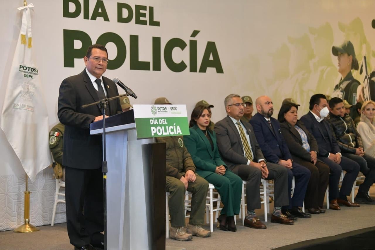 Ricardo Gallardo celebra el Día del Policía en San Luis Potosí