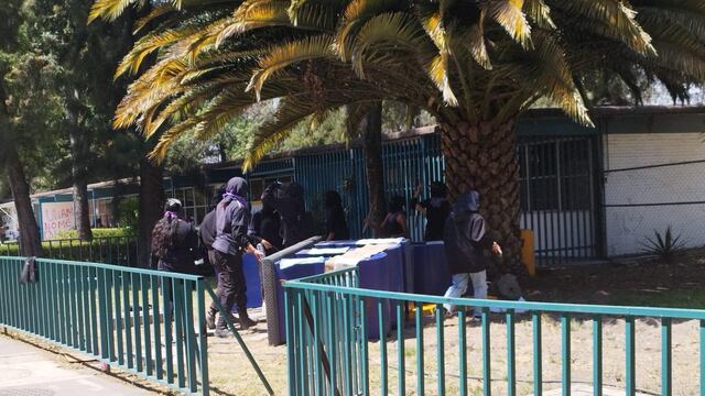 Toman las instalaciones del CCH Oriente por casos de acoso y abuso sexual