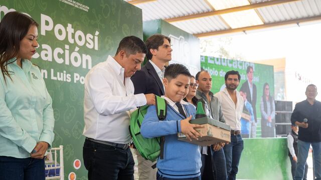 Ricardo Gallardo lleva “Potosí para la Educación” a Villa de Pozos