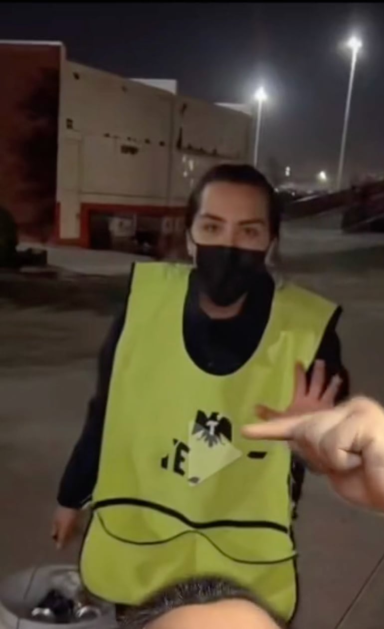 Fan de Christian Nodal se disfraza